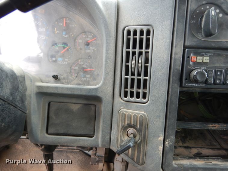 image for item DG6420 2004 International 4400 dump truck