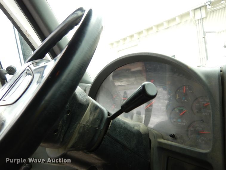 image for item DG6420 2004 International 4400 dump truck