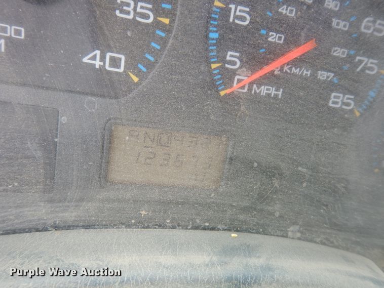 image for item DG6420 2004 International 4400 dump truck