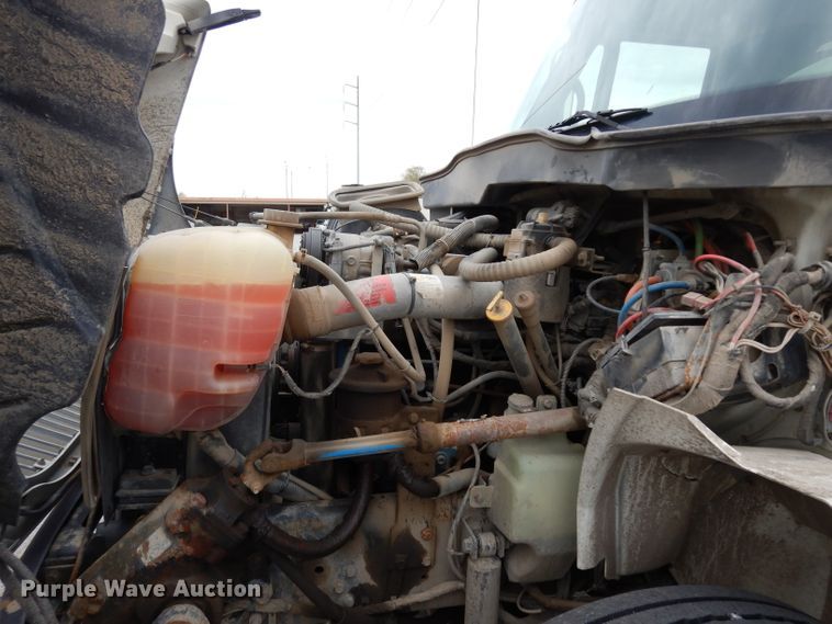 image for item DG6420 2004 International 4400 dump truck