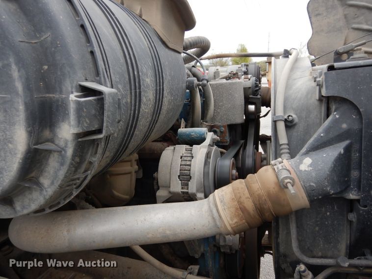 image for item DG6420 2004 International 4400 dump truck