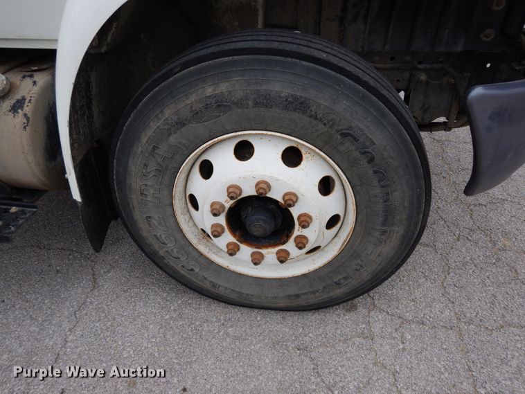 image for item DG6420 2004 International 4400 dump truck