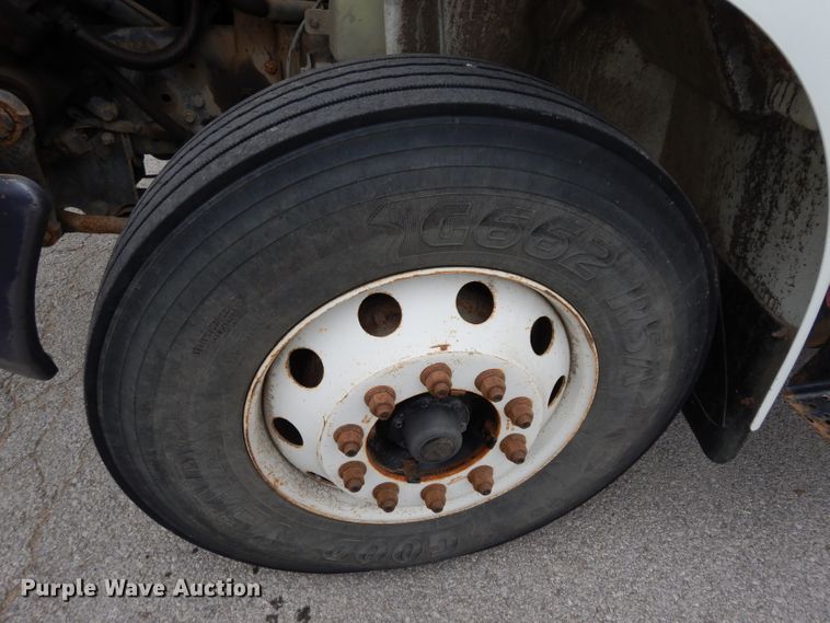 image for item DG6420 2004 International 4400 dump truck