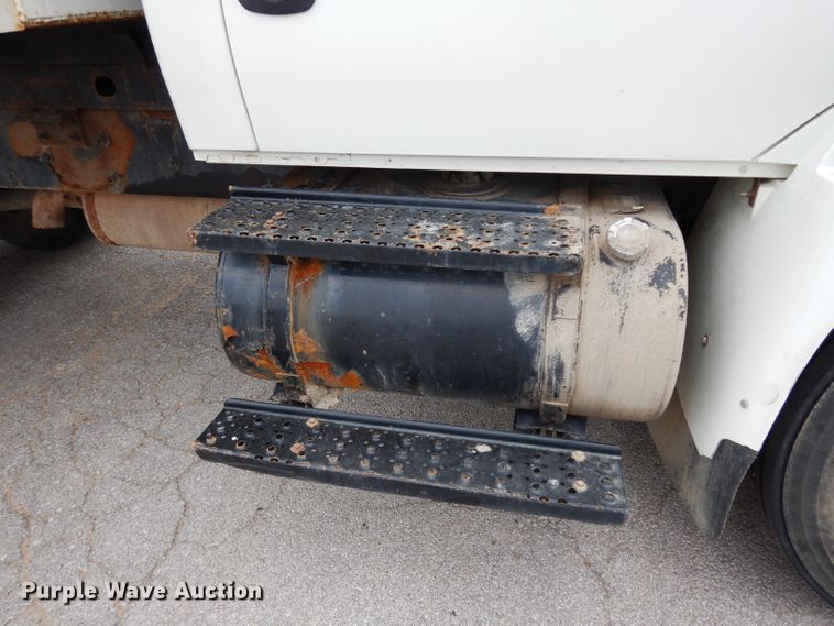 image for item DG6420 2004 International 4400 dump truck