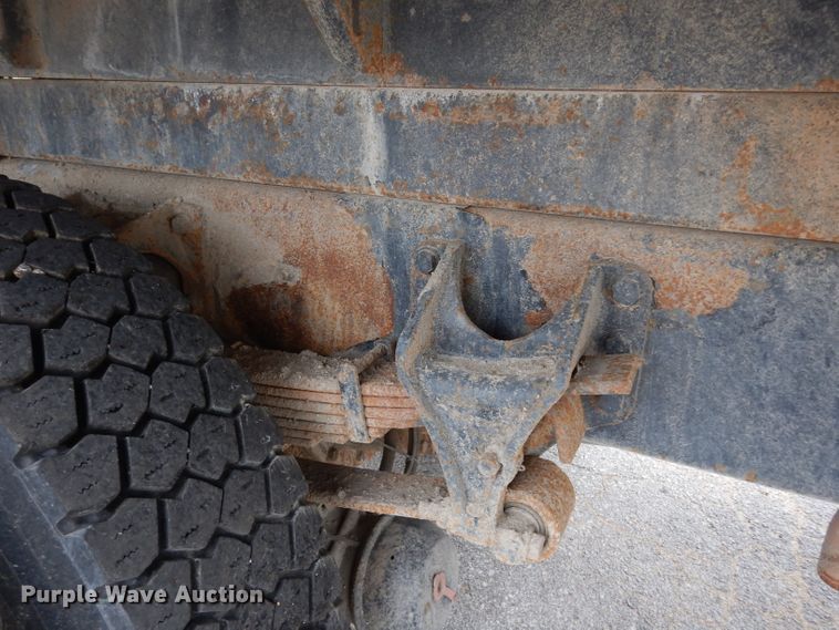 image for item DG6420 2004 International 4400 dump truck