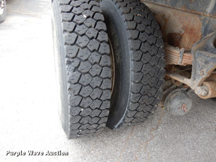 image for item DG6420 2004 International 4400 dump truck