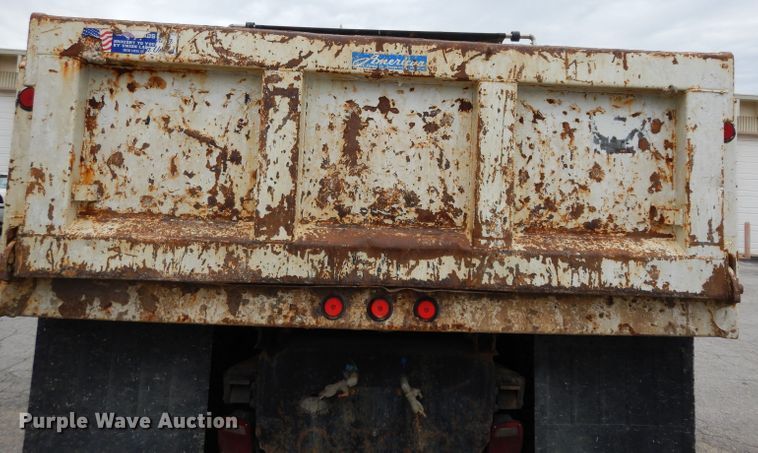 image for item DG6420 2004 International 4400 dump truck