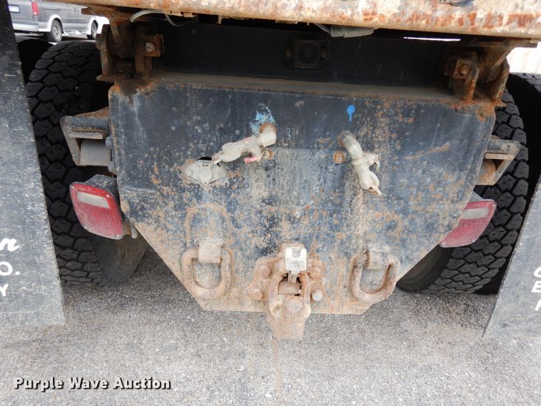 image for item DG6420 2004 International 4400 dump truck