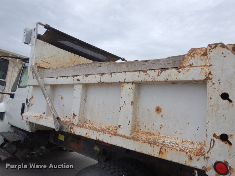 image for item DG6420 2004 International 4400 dump truck