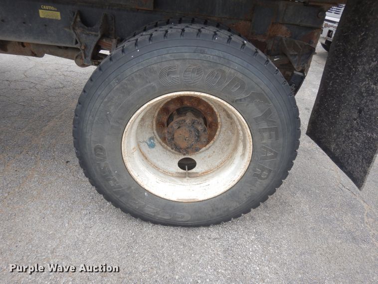 image for item DG6420 2004 International 4400 dump truck