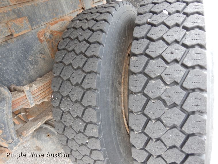 image for item DG6420 2004 International 4400 dump truck