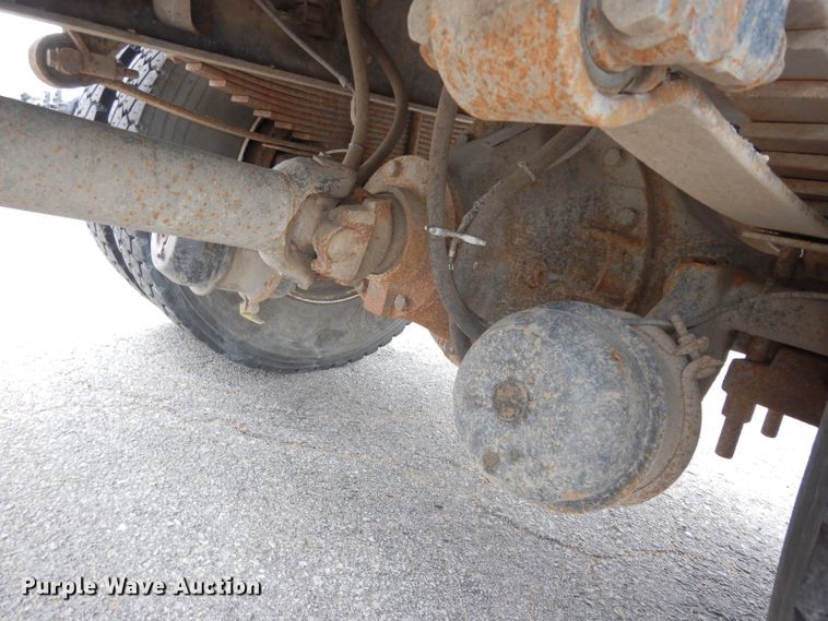 image for item DG6420 2004 International 4400 dump truck