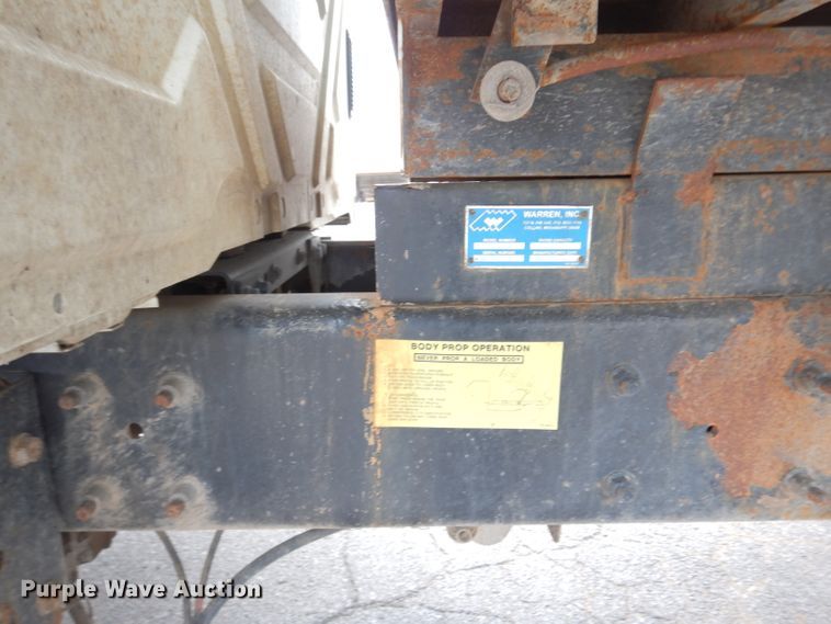 image for item DG6420 2004 International 4400 dump truck