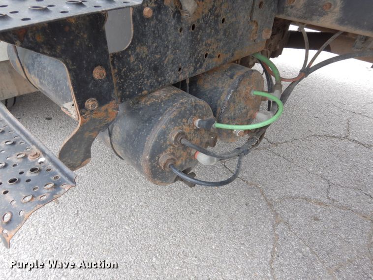 image for item DG6420 2004 International 4400 dump truck