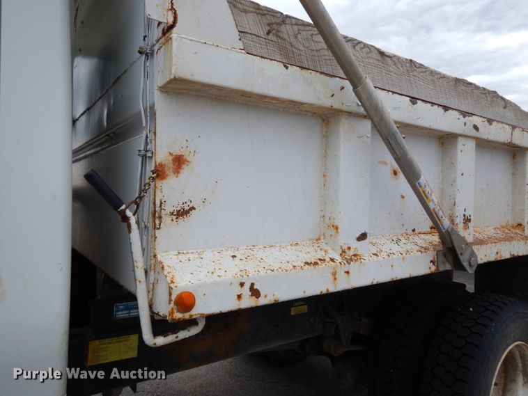 image for item DG6420 2004 International 4400 dump truck
