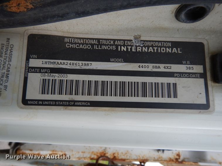 image for item DG6420 2004 International 4400 dump truck