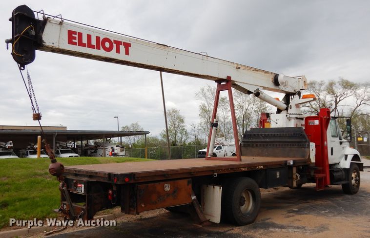 image for item DG6421 2004 International 7400 crane truck