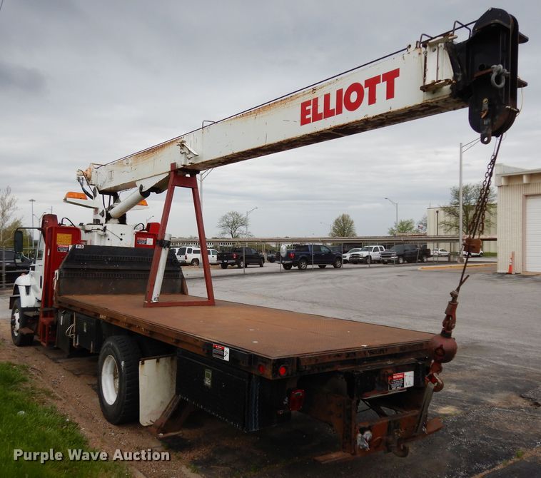 image for item DG6421 2004 International 7400 crane truck