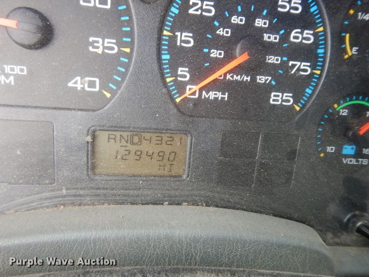 image for item DG6421 2004 International 7400 crane truck