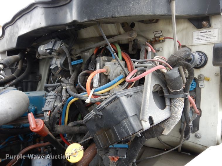 image for item DG6421 2004 International 7400 crane truck