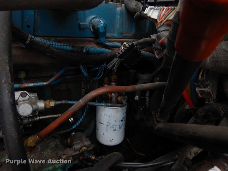 image for item DG6421 2004 International 7400 crane truck