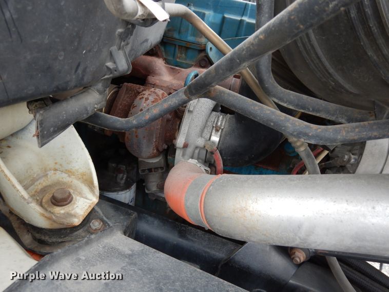 image for item DG6421 2004 International 7400 crane truck