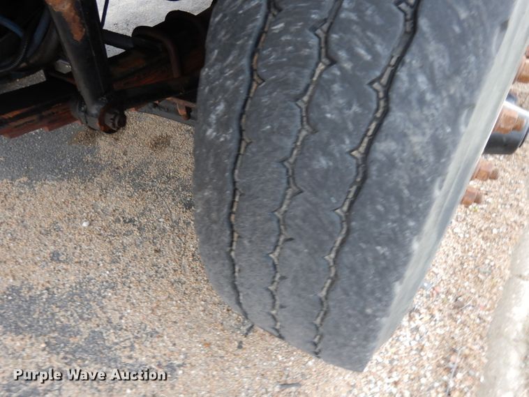 image for item DG6421 2004 International 7400 crane truck