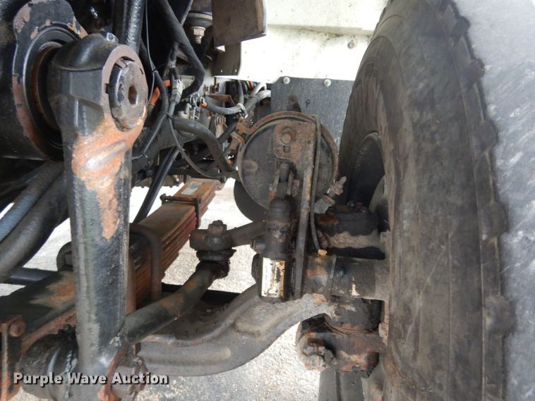 image for item DG6421 2004 International 7400 crane truck