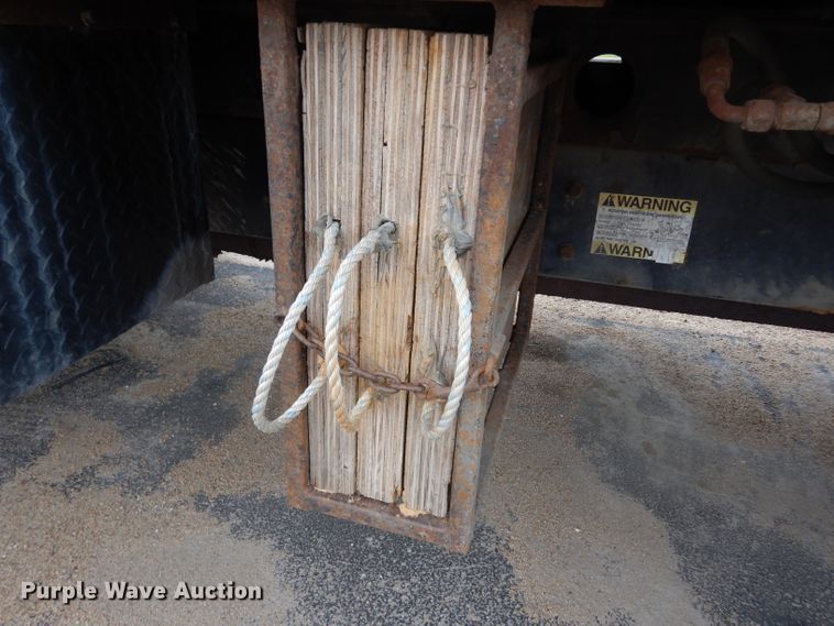 image for item DG6421 2004 International 7400 crane truck