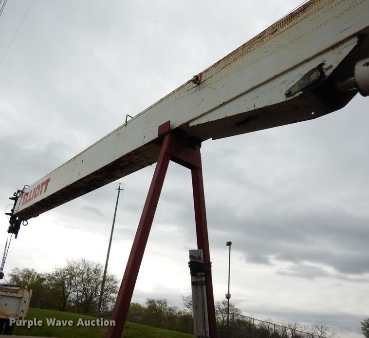 image for item DG6421 2004 International 7400 crane truck