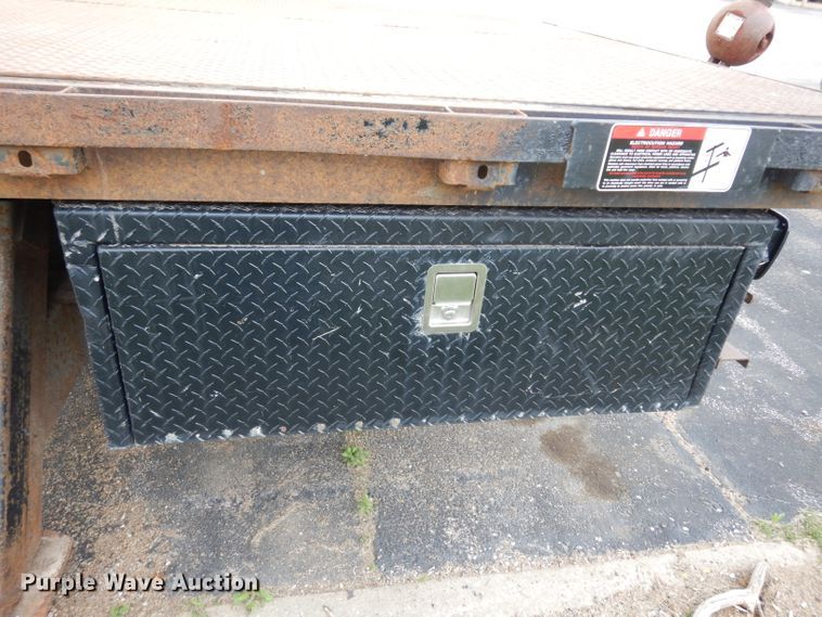 image for item DG6421 2004 International 7400 crane truck