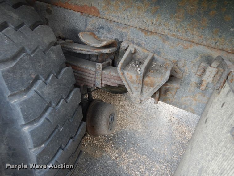 image for item DG6421 2004 International 7400 crane truck