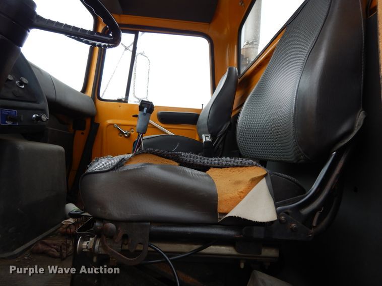 image for item DG6451 1985 Ford 9000 semi truck