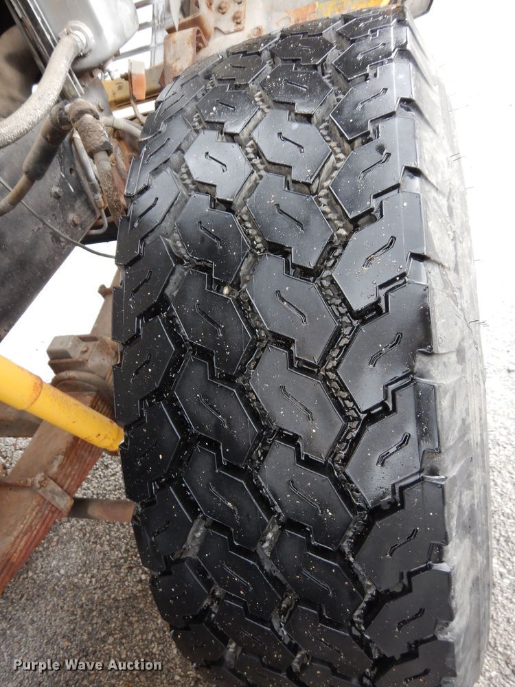 image for item DG6451 1985 Ford 9000 semi truck