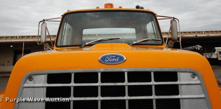 image for item DG6451 1985 Ford 9000 semi truck