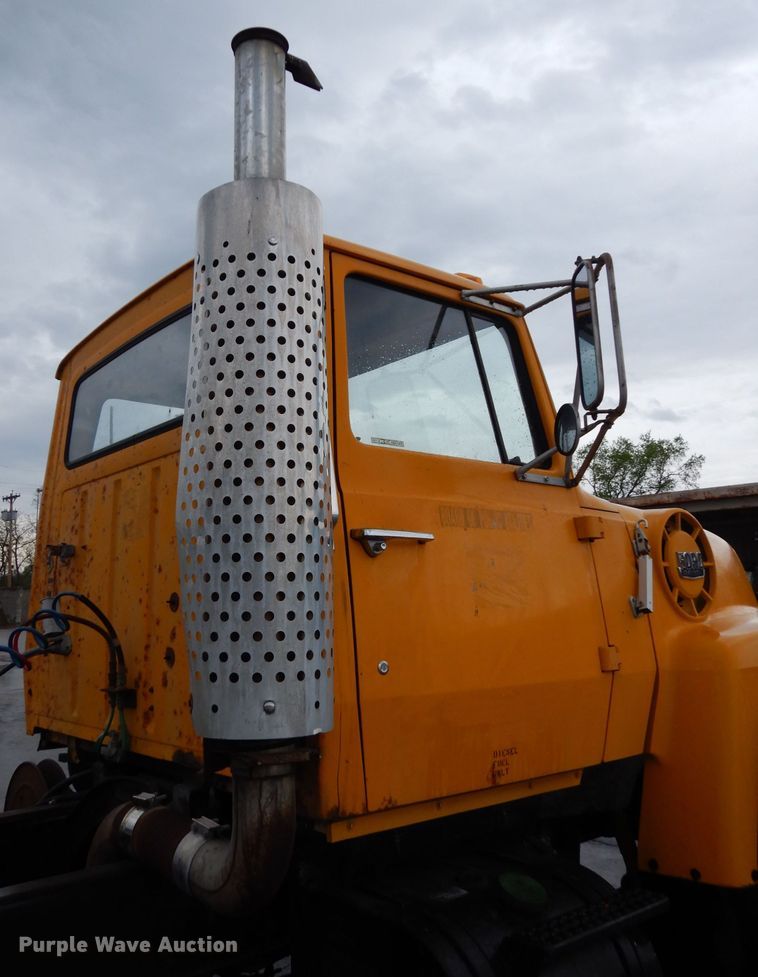 image for item DG6451 1985 Ford 9000 semi truck