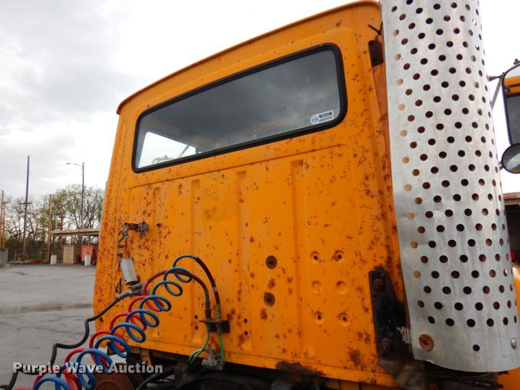 image for item DG6451 1985 Ford 9000 semi truck