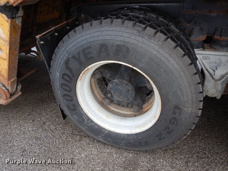 image for item DG6451 1985 Ford 9000 semi truck