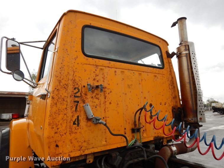 image for item DG6451 1985 Ford 9000 semi truck