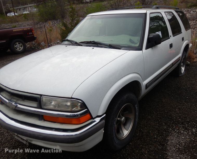 image for item DH2430 2001 Chevrolet Blazer  SUV