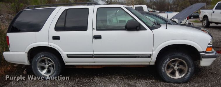 image for item DH2430 2001 Chevrolet Blazer  SUV