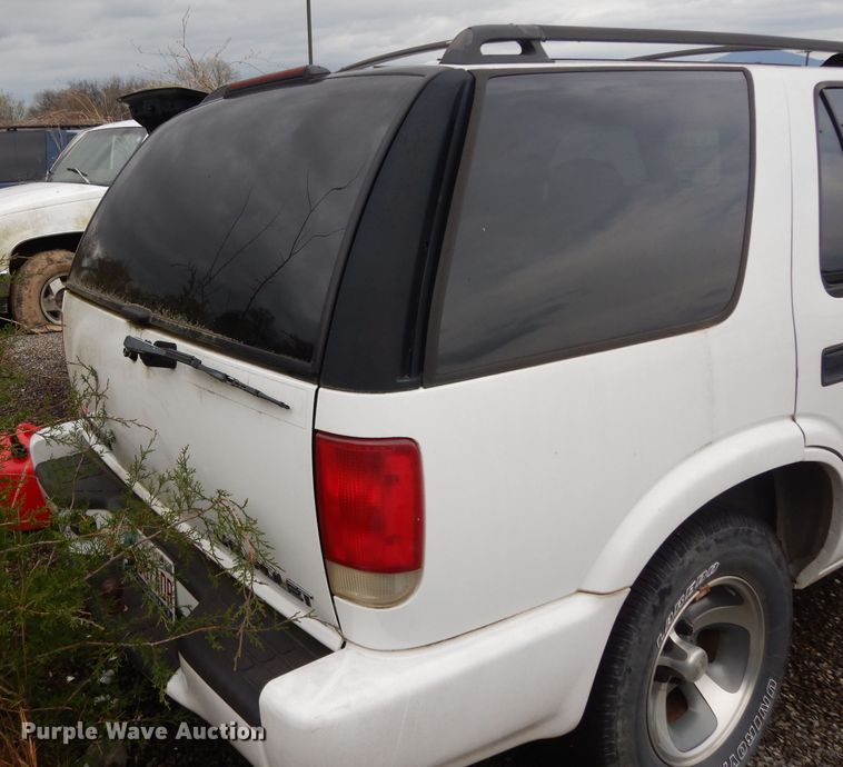 image for item DH2430 2001 Chevrolet Blazer  SUV