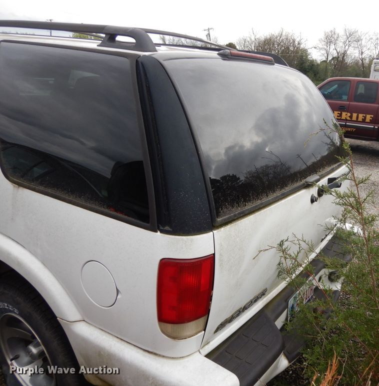 image for item DH2430 2001 Chevrolet Blazer  SUV