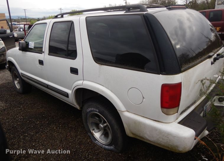 image for item DH2430 2001 Chevrolet Blazer  SUV