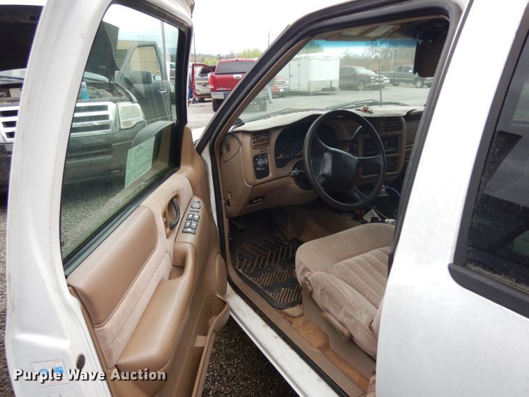 image for item DH2430 2001 Chevrolet Blazer  SUV