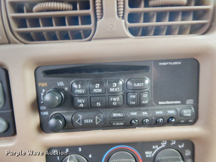 image for item DH2430 2001 Chevrolet Blazer  SUV