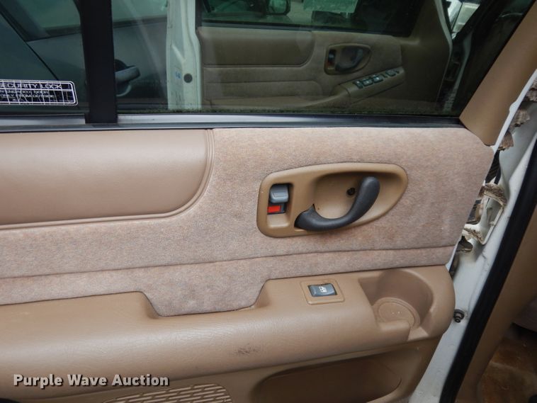 image for item DH2430 2001 Chevrolet Blazer  SUV