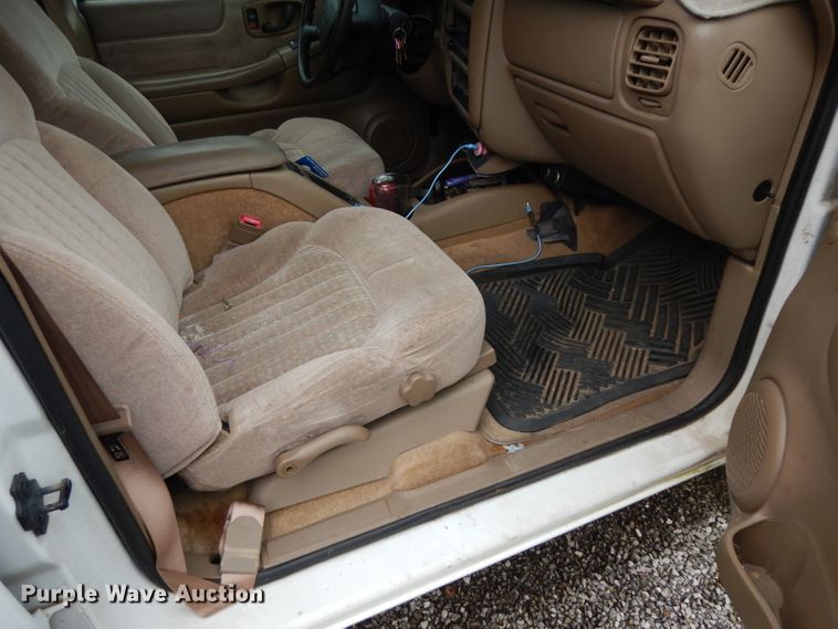 image for item DH2430 2001 Chevrolet Blazer  SUV