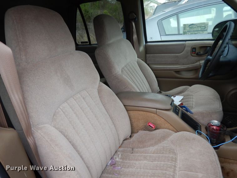 image for item DH2430 2001 Chevrolet Blazer  SUV