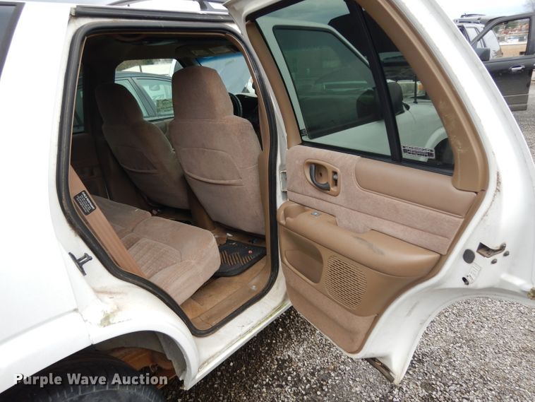 image for item DH2430 2001 Chevrolet Blazer  SUV